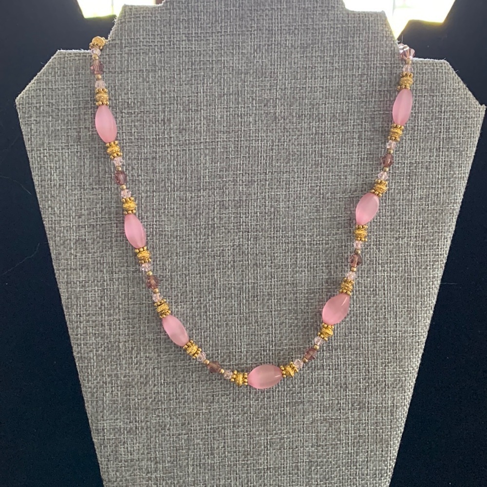 Gold‎ Tone Glass Beaded Pink/Maroon Necklace 18”